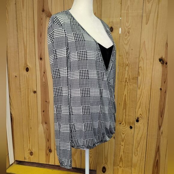 Robert Louis wrap blouse - Picture 8 of 16